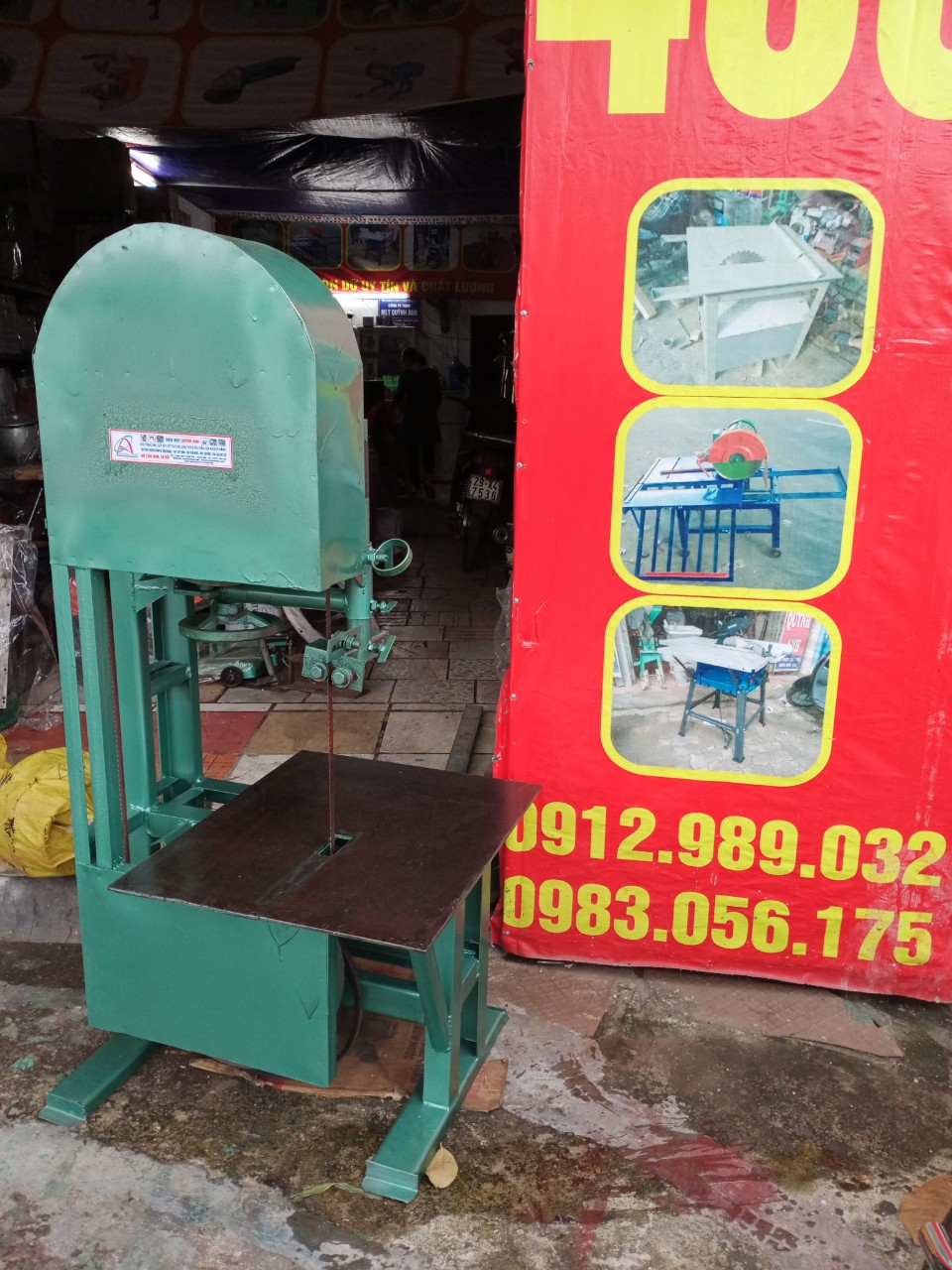 máy cưa lọng đứng  bánh đà 700mm